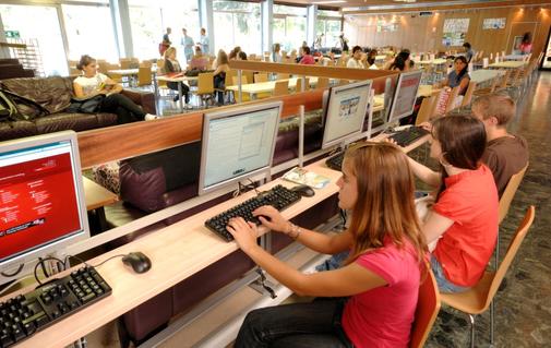 výuka probíhá s pomocí moderních technologií výuka probíhá s pomocí moderních technologií